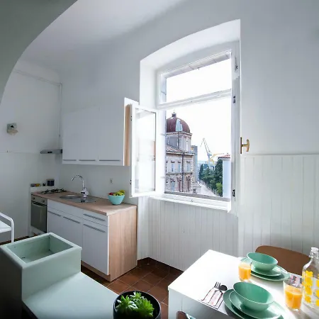 Bloom - City Center Apartment